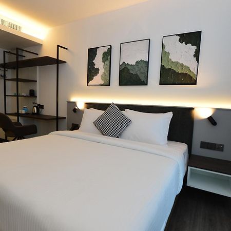Rume Hotel Кучинг Екстериор снимка