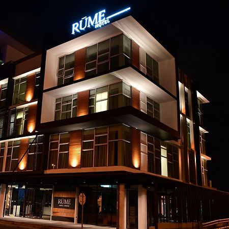 Rume Hotel Кучинг Екстериор снимка