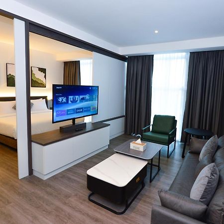 Rume Hotel Кучинг Екстериор снимка