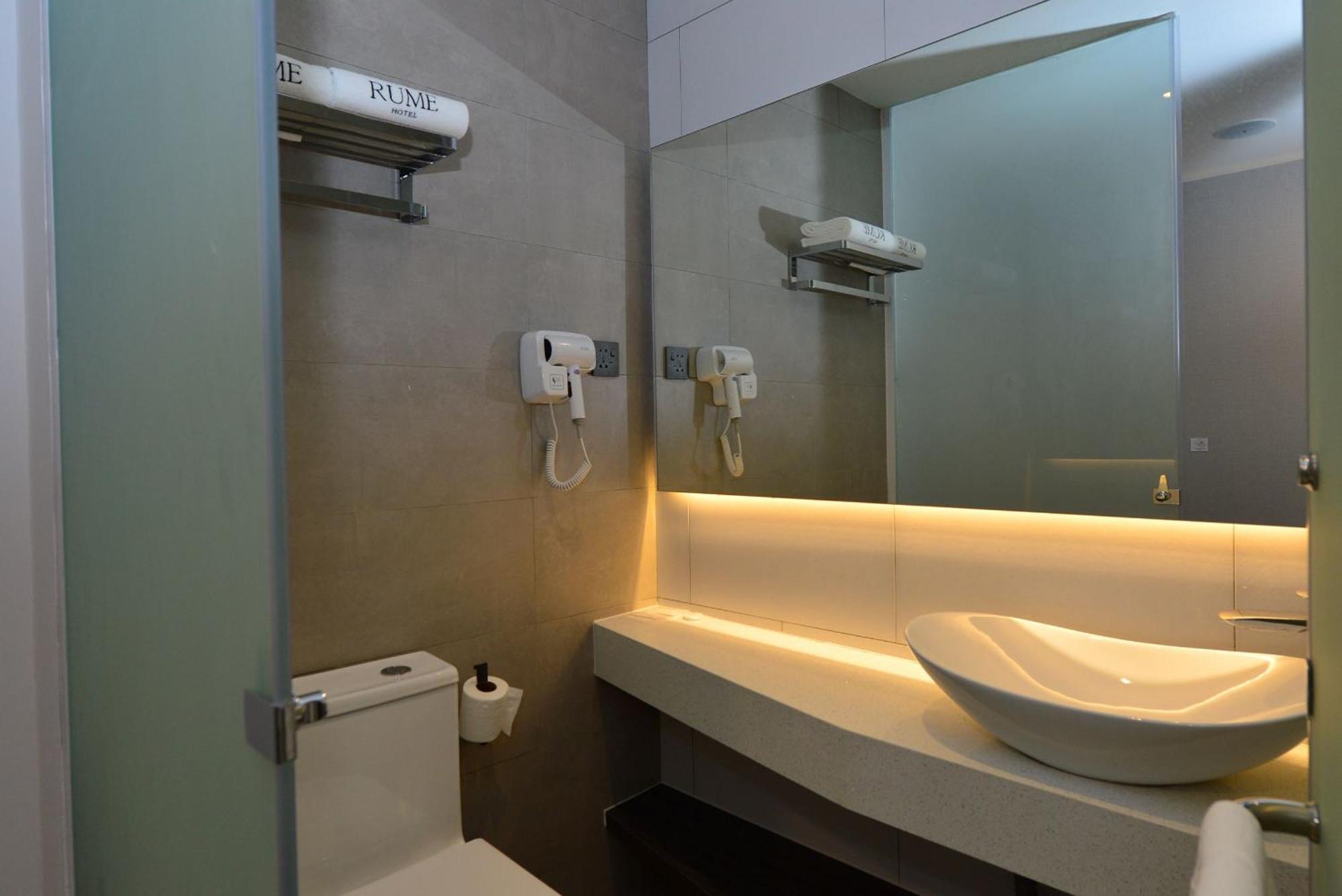 Rume Hotel Кучинг Екстериор снимка