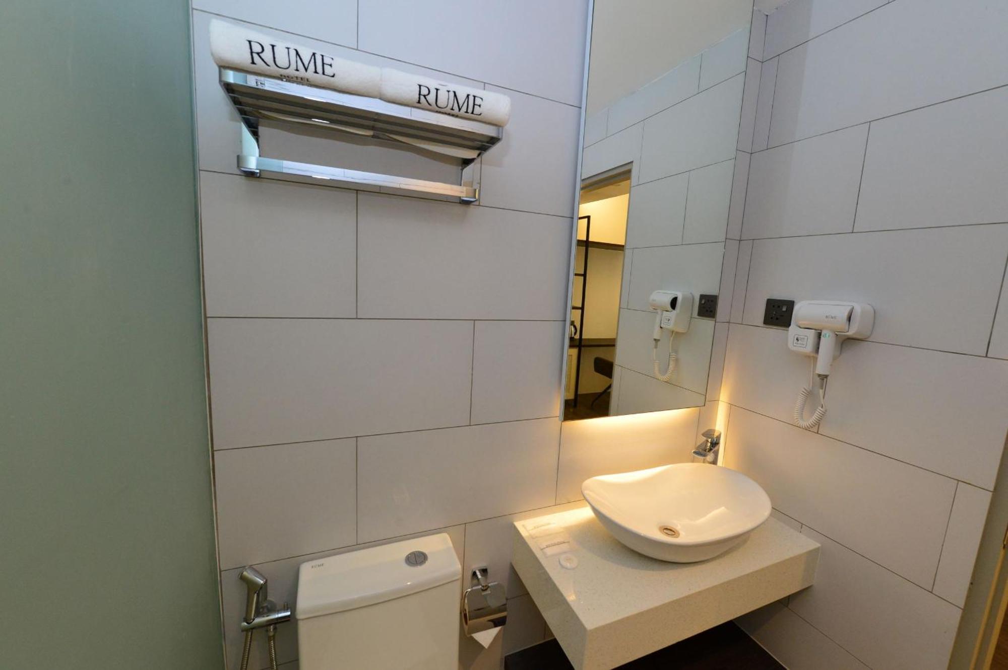 Rume Hotel Кучинг Екстериор снимка